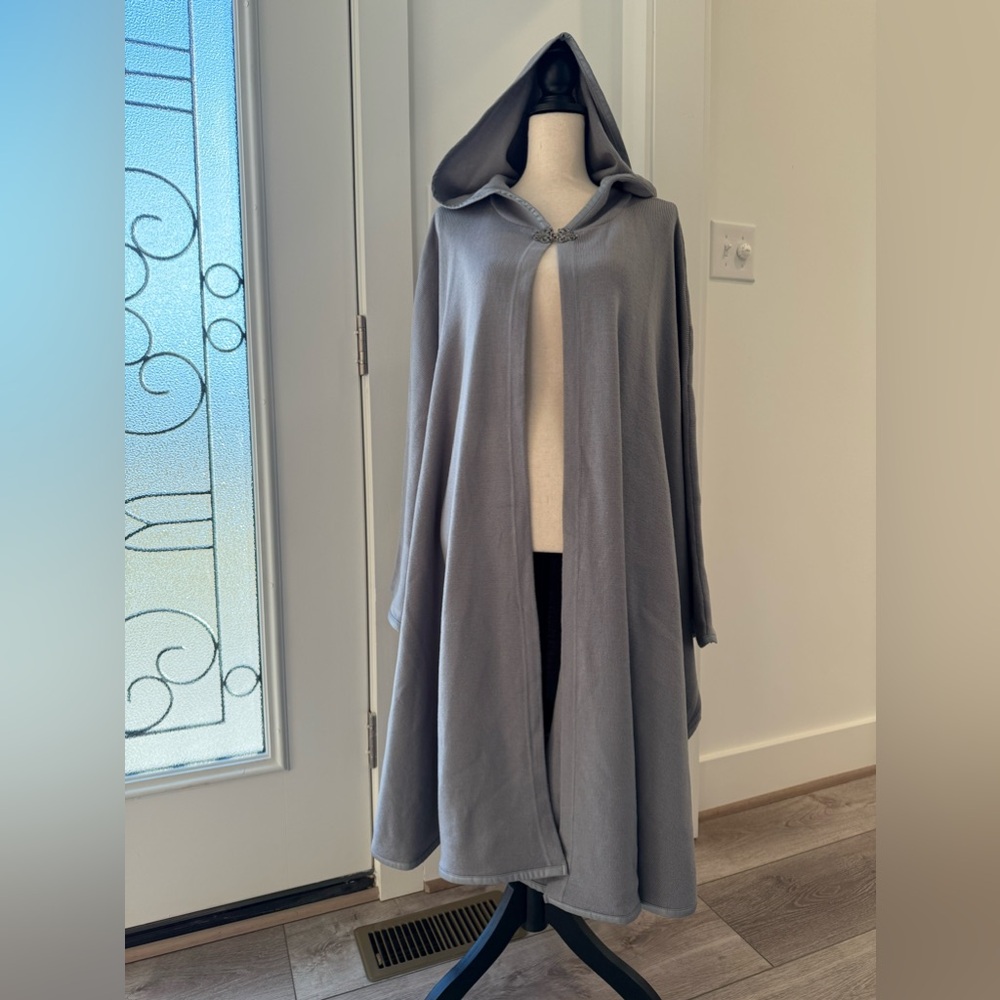 Patricia Nash Hooded Cape w/ Clasp